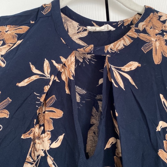 Flowy floral top - Picture 2 of 2